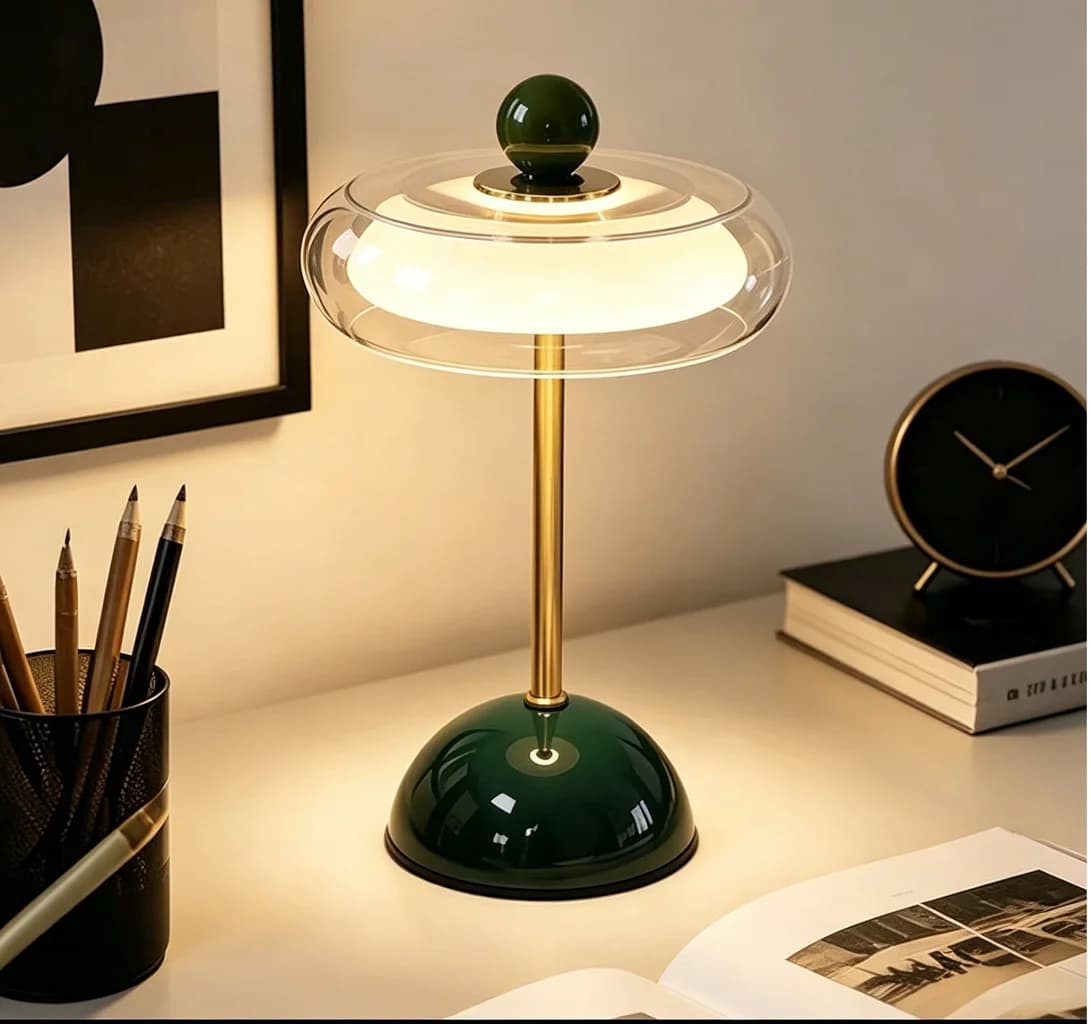 Bordlampe i mid-century stil med glass og jern, berøringskontroll